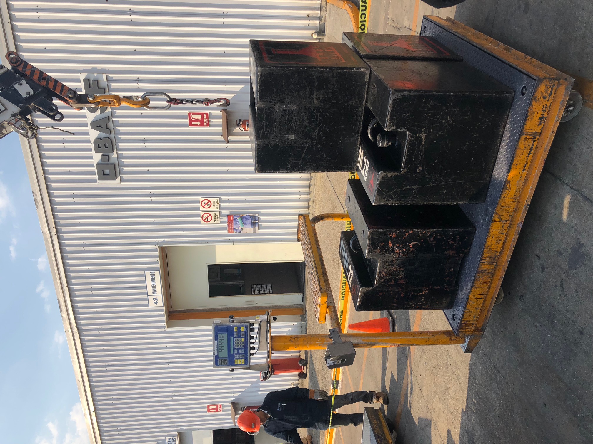 [Imagen de revisión de celdas de carga y cableado estructural]