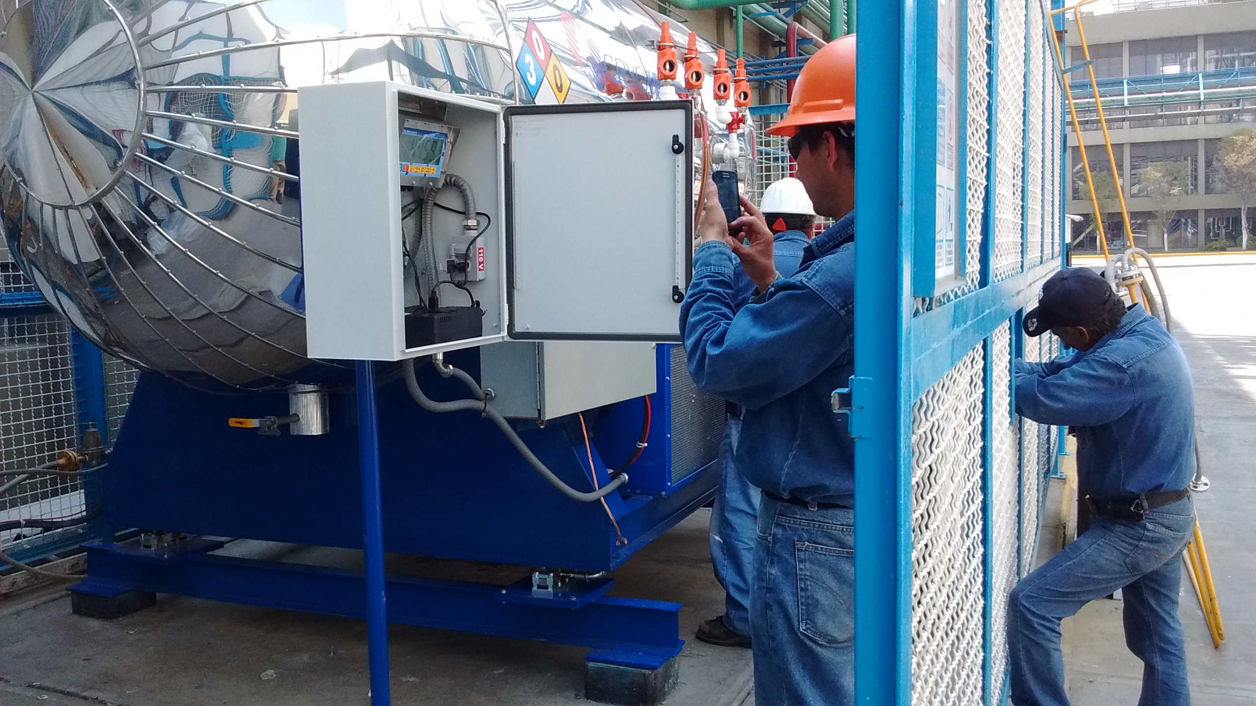 [Imagen de Laboratorio de instalacion a sistema de pesaje a tanque en CRYOINFRA]